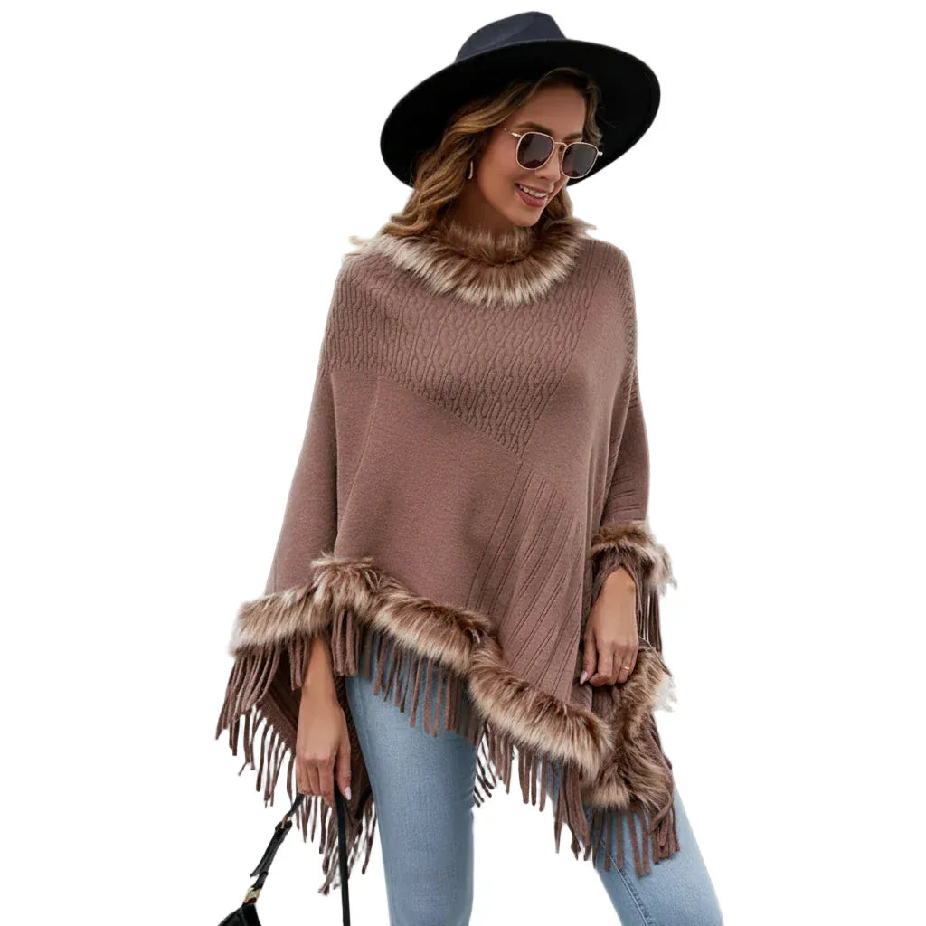 Boho-Poncho mit Pelzkragen und Fransen in Taupe