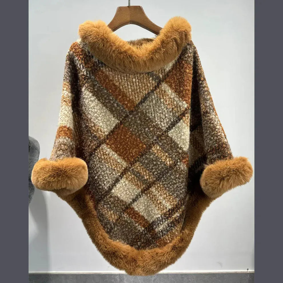 Winter-Damenponcho aus Jacquardstrick mit Fell