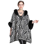 Damen-Poncho mit Pelzkragen und Pelzärmeln