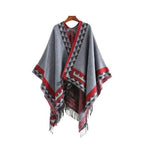 Ethnischer Damenponcho mit feinen Fransen