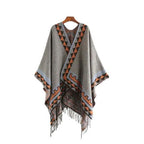 Ethnischer Damenponcho mit feinen Fransen