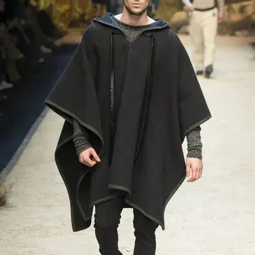 Modischer Herren-Poncho mit Kapuze