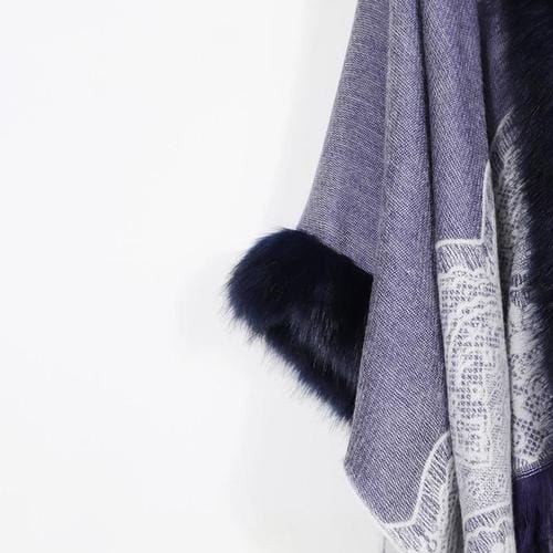 Feiner Damenponcho mit Pelzkragen
