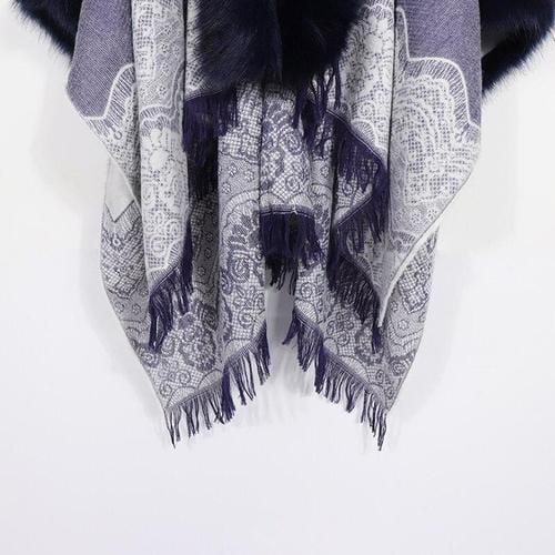 Feiner Damenponcho mit Pelzkragen