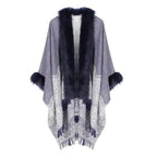 Feiner Damenponcho mit Pelzkragen