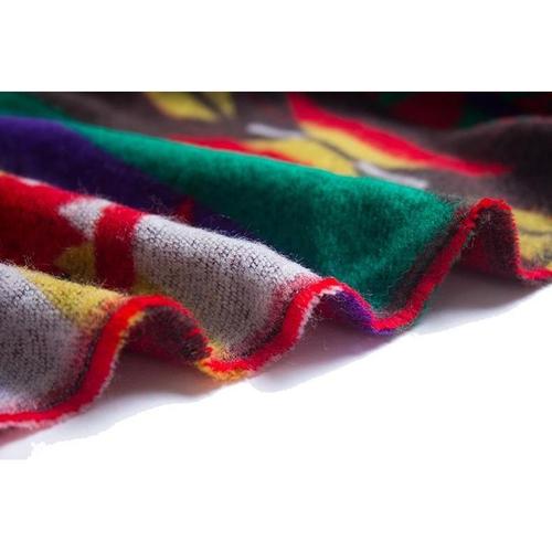 Feiner Damenponcho mit Kapuze