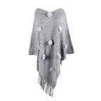 Feiner Damenponcho mit Pompons