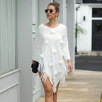 Feiner Damenponcho mit Pompons