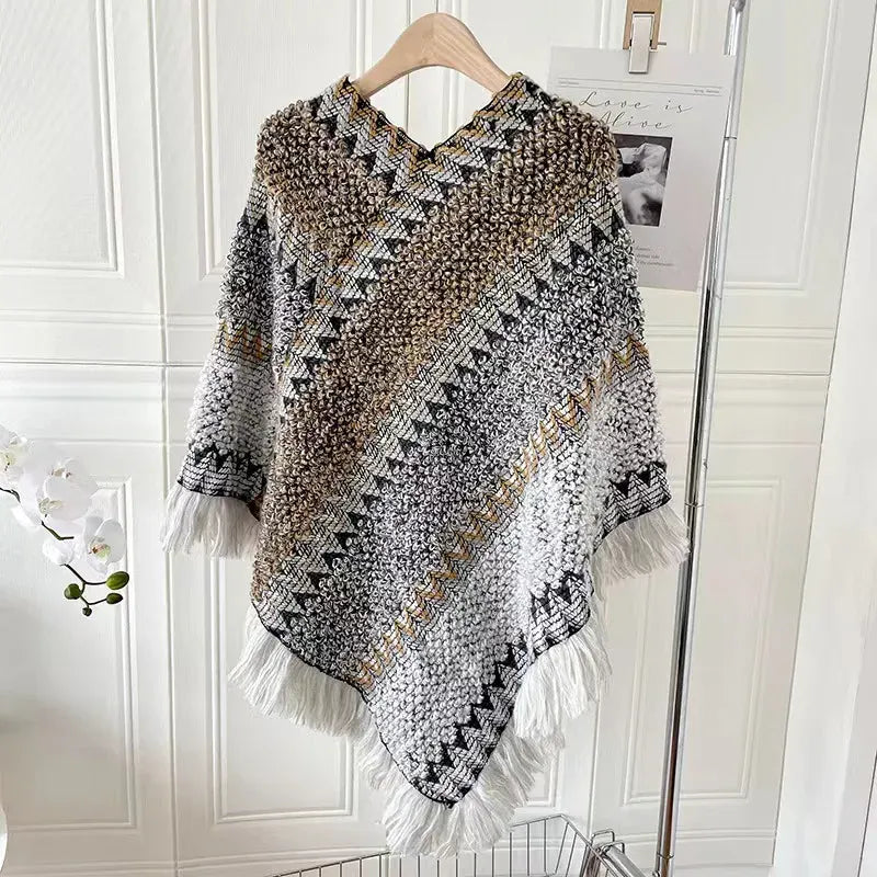 Gehäkelter Baumwollschal mit geometrischen Motiven