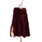 Kurzer Damenponcho mit Fell
