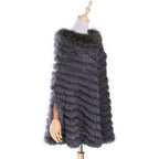 Kurzer Damenponcho mit Fell