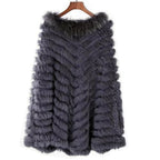 Kurzer Damenponcho mit Fell