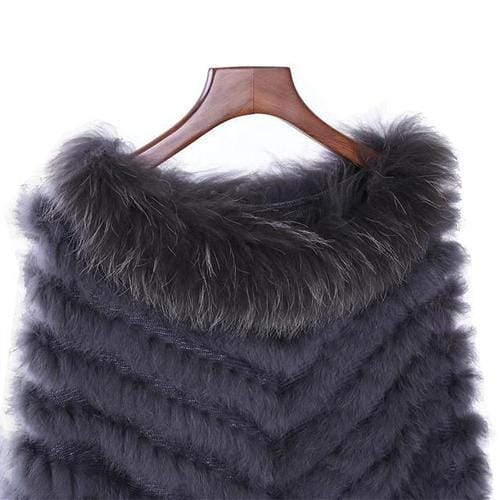 Kurzer Damenponcho mit Fell
