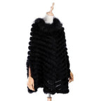 Kurzer Damenponcho mit Fell