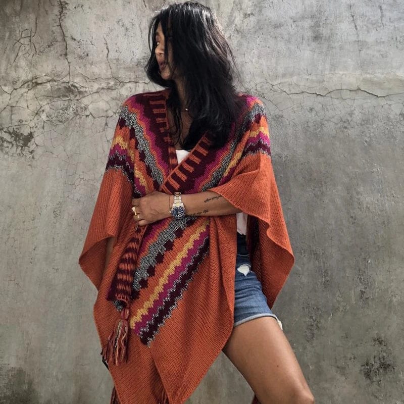 Peruanischer Strickponcho mit Zickzackstreifen