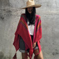 Peruanischer Strickponcho mit Zickzackstreifen