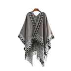 Ethnischer Damenponcho mit feinen Fransen