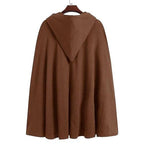 Winterlicher Herrenponcho mit Kapuze
