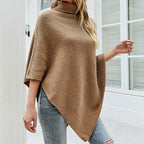 Poncho mit Rollkragen und Knöpfen