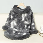 Marmorierter Pullover-Poncho mit Fell