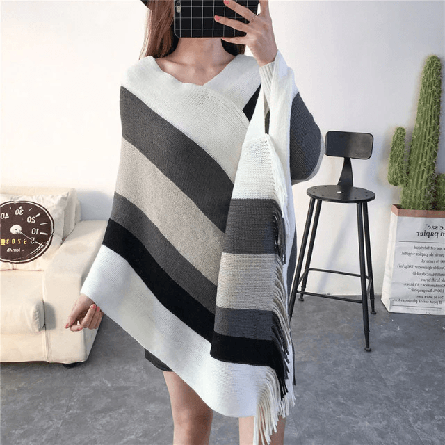 Warmer gestreifter Damen-Poncho