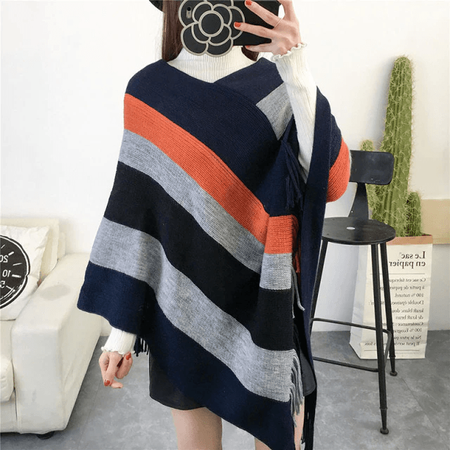 Warmer gestreifter Damen-Poncho
