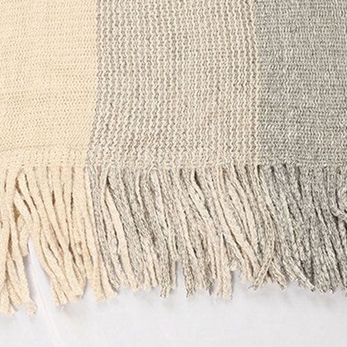 Warmer Poncho mit Knöpfen