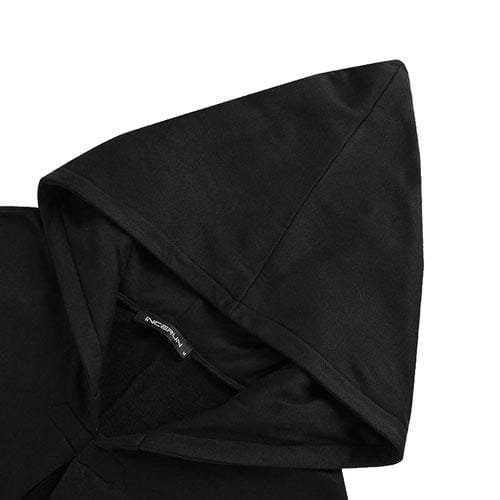 Winterlicher Herrenponcho mit Kapuze