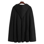 Winterlicher Herrenponcho mit Kapuze