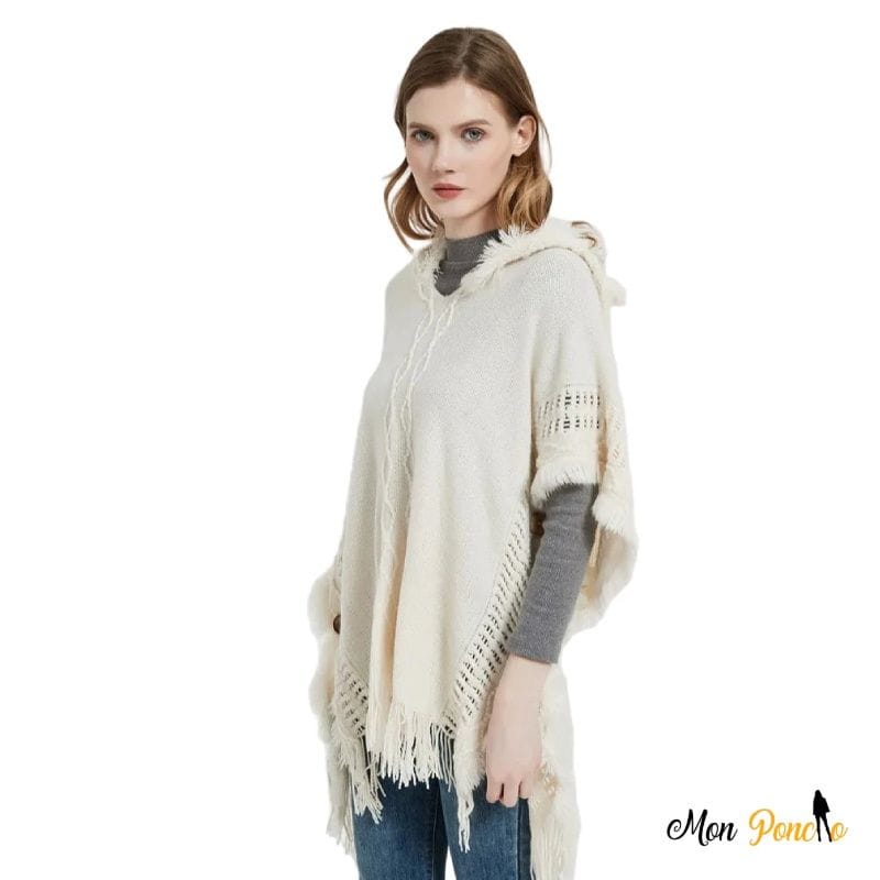 Weißer Zopfstrick-Poncho mit Kapuze Herbst-Winter