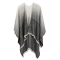 Schwarz-weißer Poncho